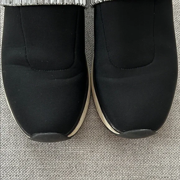 Chic Black Women's Slip-On Sneakers - Picture 4 of 4